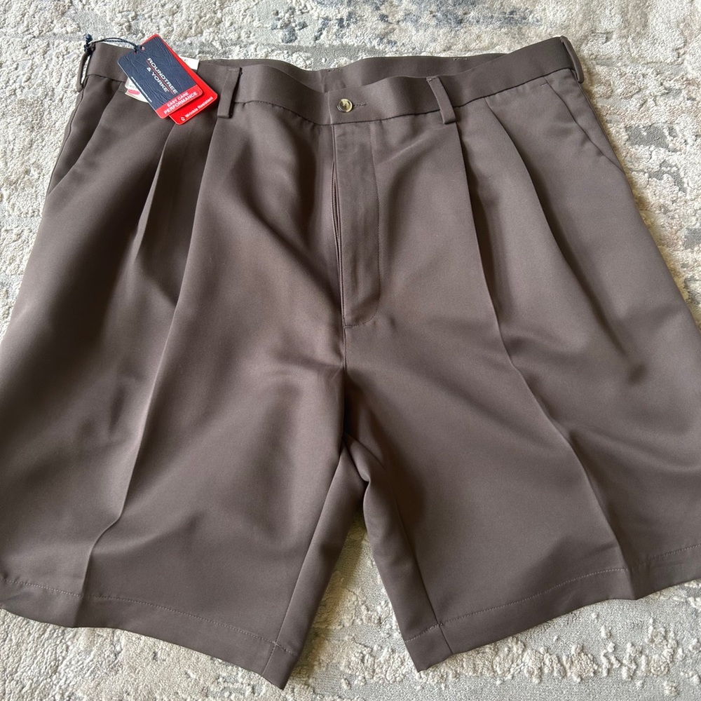 BRAND NEW ROUNDTREE AND YORKE MENS SHORTS